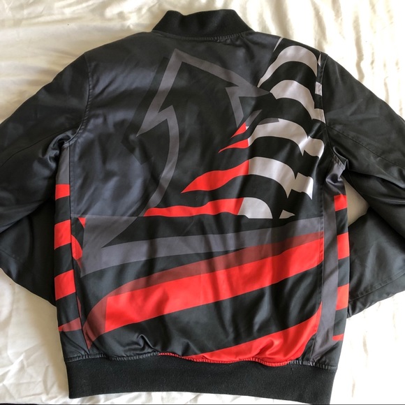 Barney’s The Very Warm Reversible Bomber Jacket - Picture 5 of 8